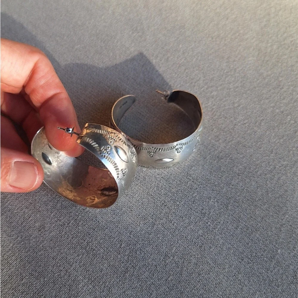 Sterling silver Native American Engraved Hoop Earrings - Picture 5 of 6